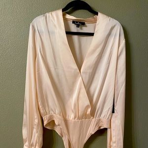 lulus light pink satin bodysuit / blouse  L NWT